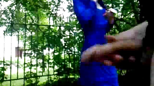 స్లిమ్ క్యూట్ ఆబర్న్ గర్ల్లీ తన సెక్స్ వీడియో కం తెలుగు చక్కని పెటైట్ బమ్‌ను మెరుస్తూ, గొప్ప తలని ఇస్తుంది